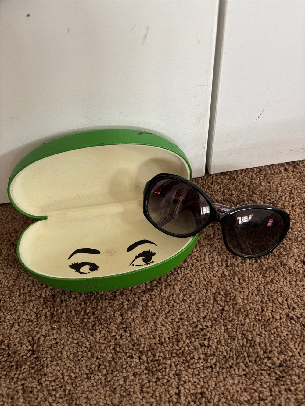 kate spade Black Oversized Women's Sunglasses with Green Case